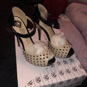 Rock & Republic black and nude heels